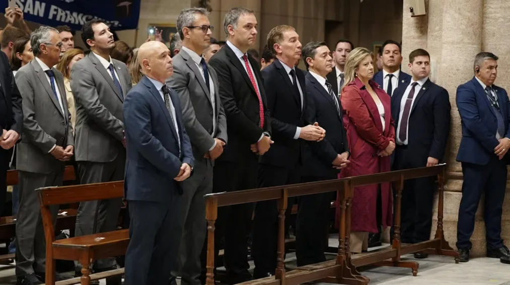 Screenshot-2026-04-21-at-20-09-31-Para-no-mostrarse-con-Adorni-Villarruel-se-bajo-de-la-misa-en-Lujan-y-participo-de-un-homenaje-al-papa-Francisco-en-Almagro-TN