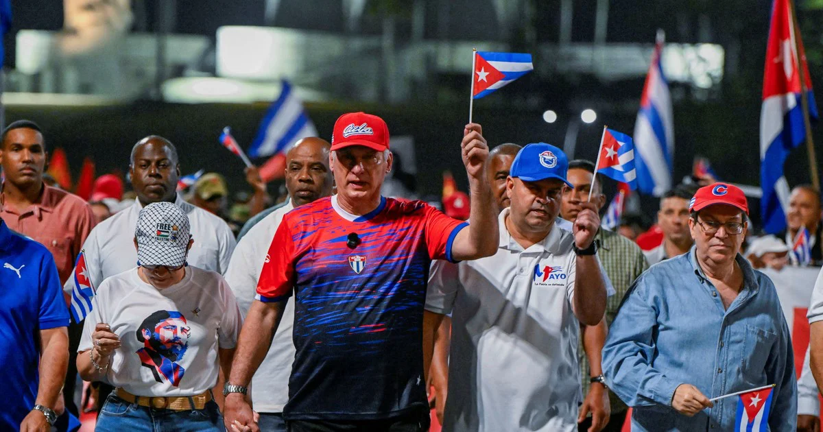 162600-donald-trump-ahora-amenaza-con-tomar-el-control-de-cuba-casi-de-inmediato-y-la-isla-s69f640946b5ec