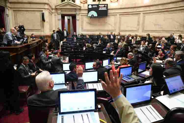 Senado-vota-levanta-la-mano