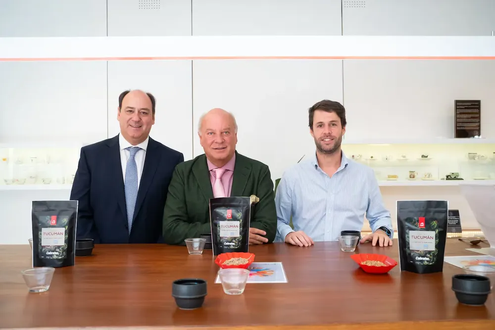ignacio-navia-gerente-general-de-cabrales-sa-martin-cabrales-presidente-de-la-compania-y-manuel-cabrales-gerente-de-operaciones-foto-gentilea-cabrales-DO7SHX23FFBSRBNHDJS4IUG