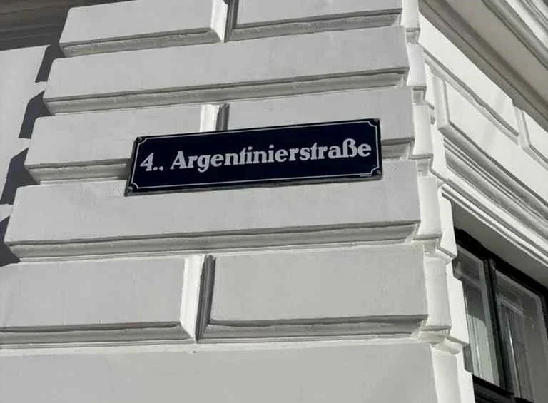argentinierstrasse-calle-de-los-argentinos-en-viena-austria-v0-0c8dthgkypne1