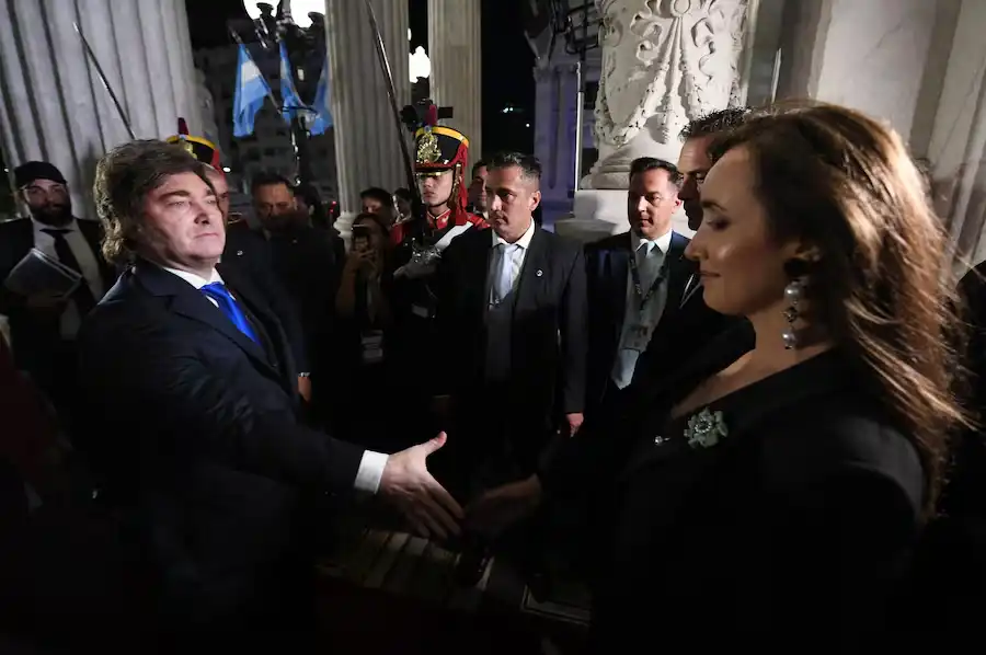 El frío saludo entre el Presidente y la Vicepresidenta en el Congreso de la nación. (Comunicacion Senado)